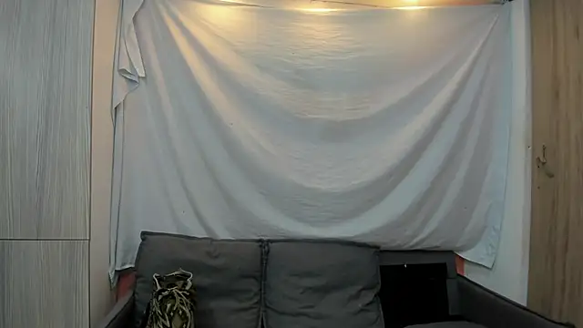 Snapshot of Mhelanny2 chatting on February 4, 5:19 pm Mhelanny2 online show from February 4, 5:19 pm