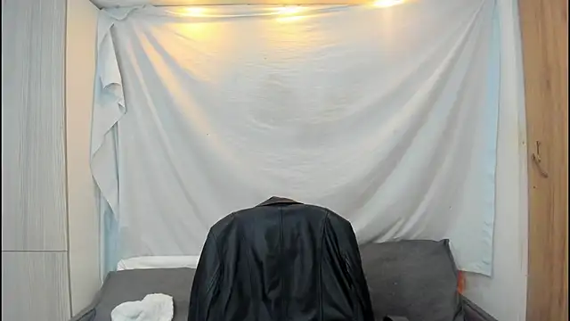 Snapshot of Mhelanny2 chatting on January 12, 2:35 pm Mhelanny2 online show from January 12, 2:35 pm