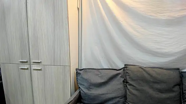 Mhelanny2 online show from April 3, 5:30 pm