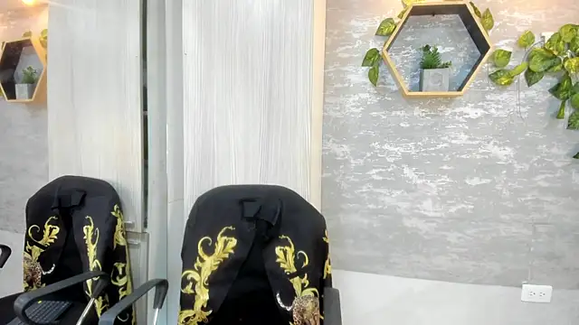 Mhelanny2 online show from May 11, 2:45 pm