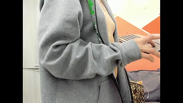 Mhelanny2 online show from October 10, 7:25 pm