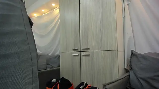 Mhelanny2 online show from March 7, 1:23 am