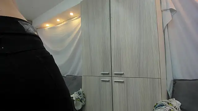 Snapshot of Mhelanny2 chatting on February 18, 6:15 pm Mhelanny2 online show from February 18, 6:15 pm