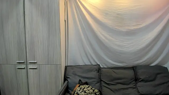 Mhelanny2 online show from April 4, 9:10 pm