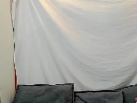 Mhelanny2 online show from October 5, 7:15 pm