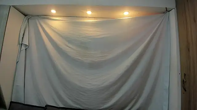 Snapshot of Mhelanny2 chatting on February 28, 7:13 pm Mhelanny2 online show from February 28, 7:13 pm