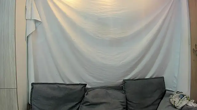 Snapshot of Mhelanny2 chatting on February 22, 5:25 pm Mhelanny2 online show from February 22, 5:25 pm