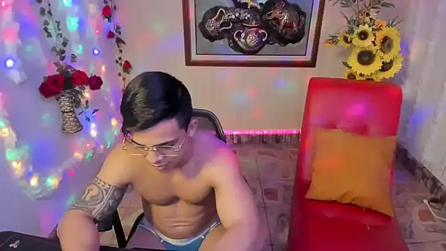 Snapshot of TheMuscularVenezuelanMan chatting on March 4, 8:27 pm TheMuscularVenezuelanMan online show from March 4, 8:27 pm