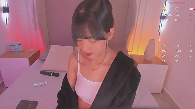 luisah  online show from November 11, 8:03 pm