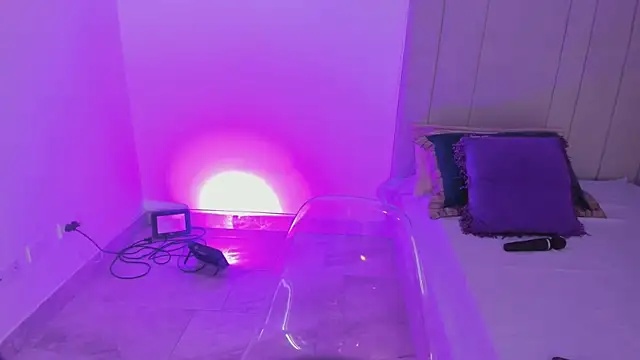 luisah  online show from March 18, 8:10 pm