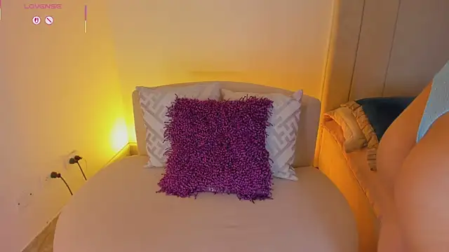luisah  online show from June 7, 8:47 pm