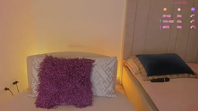 luisah  online show from May 17, 9:04 pm