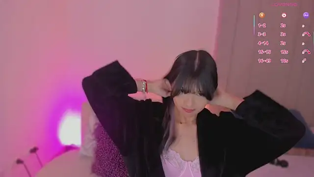 luisah  online show from April 30, 8:49 pm