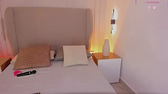 luisah  online show from January 9, 8:27 pm