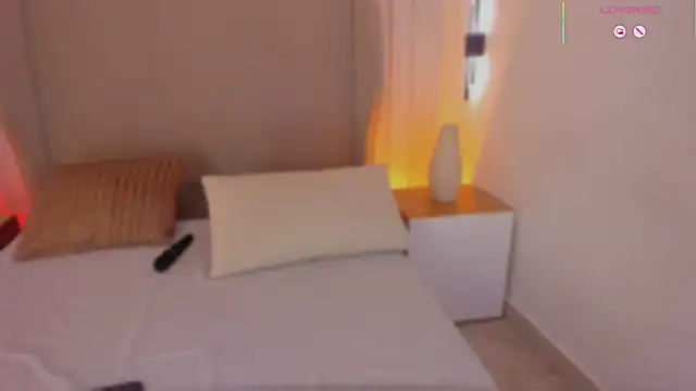 luisah  online show from December 18, 8:12 pm