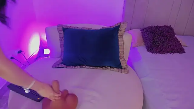 luisah  online show from March 24, 8:20 pm