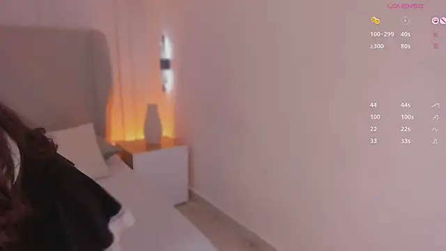 luisah  online show from November 24, 8:09 pm