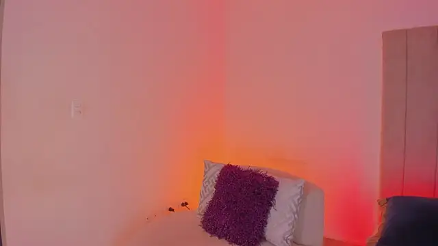 luisah  online show from July 29, 7:24 pm