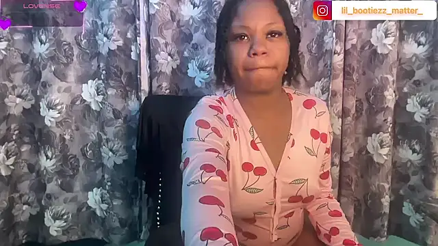 lil momma420 online show from June 12, 3:43 pm