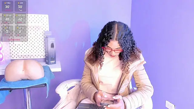 Snapshot of StefanyMiler chatting on October 9, 8:31 pm StefanyMiler online show from October 9, 8:31 pm