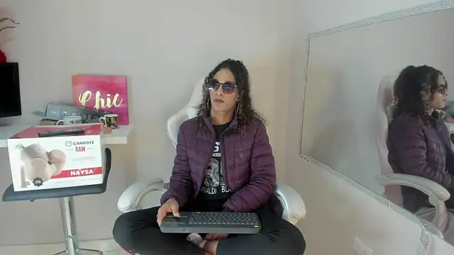Snapshot of StefanyMiler chatting on March 20, 6:30 am StefanyMiler online show from March 20, 6:30 am