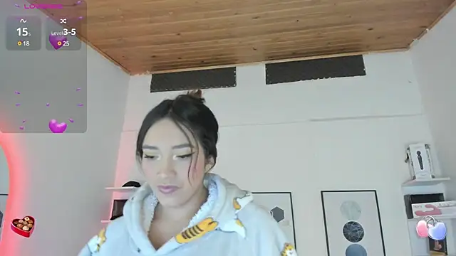 Snapshot of cristal__hot_1 chatting on February 10, 7:15 am cristal hot 1 online show from February 10, 7:15 am