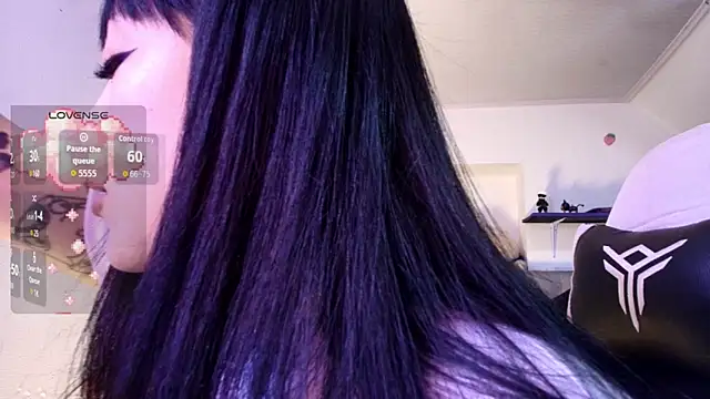 Snapshot of Persia_09 chatting on October 29, 2:10 am Persia 09 online show from October 29, 2:10 am