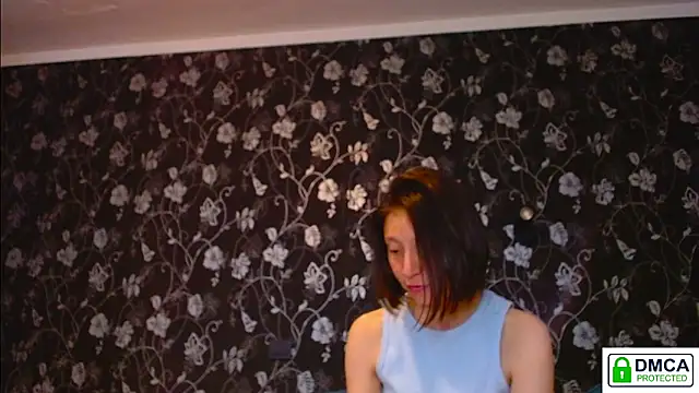 Snapshot of Sophi_Cute chatting on May 12, 1:06 pm Sophi Cute online show from May 12, 1:06 pm