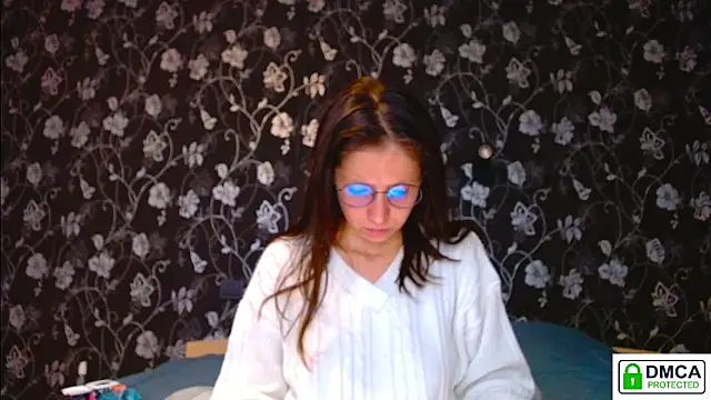 Snapshot of Sophi_Cute chatting on May 10, 11:25 am Sophi Cute online show from May 10, 11:25 am