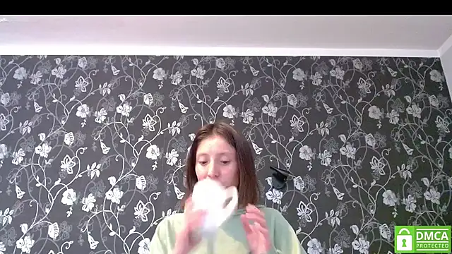 Snapshot of Sophi_Cute chatting on July 10, 11:10 am Sophi Cute online show from July 10, 11:10 am