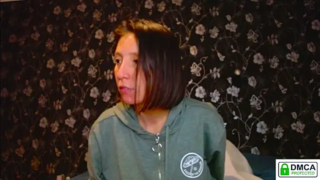 Snapshot of Sophi_Cute chatting on May 13, 12:45 pm Sophi Cute online show from May 13, 12:45 pm
