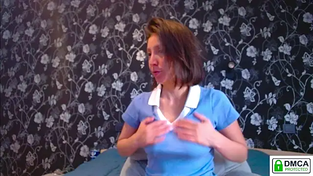 Snapshot of Sophi_Cute chatting on June 23, 6:00 am Sophi Cute online show from June 23, 6:00 am