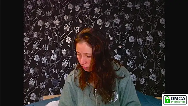Snapshot of Sophi_Cute chatting on May 9, 12:41 pm Sophi Cute online show from May 9, 12:41 pm
