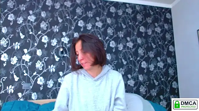 Snapshot of Sophi_Cute chatting on May 14, 12:57 pm Sophi Cute online show from May 14, 12:57 pm