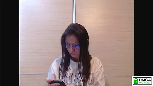 Snapshot of Sophi_Cute chatting on April 18, 11:45 am Sophi Cute online show from April 18, 11:45 am