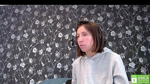 Snapshot of Sophi_Cute chatting on July 9, 11:31 am Sophi Cute online show from July 9, 11:31 am