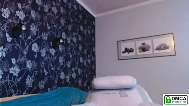 Snapshot of Sophi_Cute chatting on May 2, 12:21 pm Sophi Cute online show from May 2, 12:21 pm
