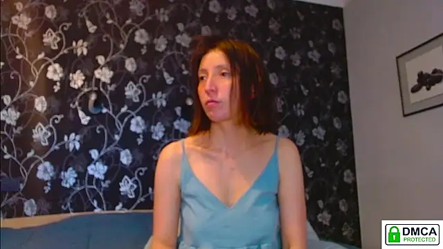 Snapshot of Sophi_Cute chatting on June 20, 8:08 am Sophi Cute online show from June 20, 8:08 am