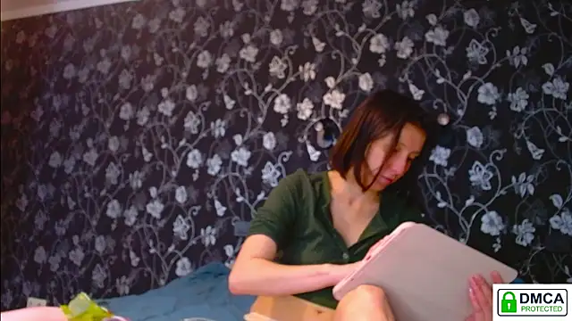 Snapshot of Sophi_Cute chatting on June 1, 11:21 am Sophi Cute online show from June 1, 11:21 am
