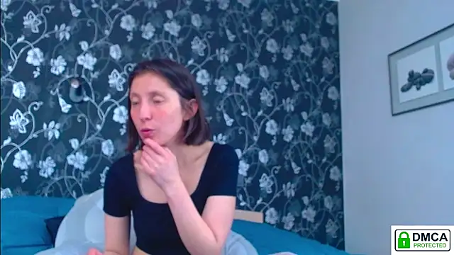 Snapshot of Sophi_Cute chatting on May 25, 12:26 pm Sophi Cute online show from May 25, 12:26 pm