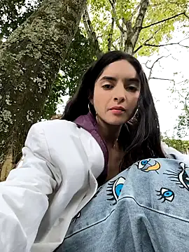 Snapshot of Sam_Sara chatting on October 23, 5:44 pm Sam Sara online show from October 23, 5:44 pm