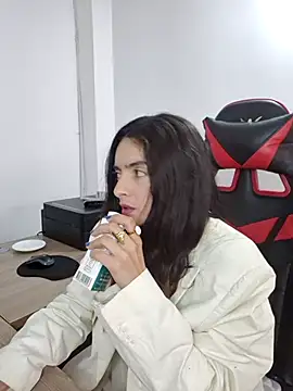 Snapshot of Sam_Sara chatting on November 3, 5:05 pm Sam Sara online show from November 3, 5:05 pm