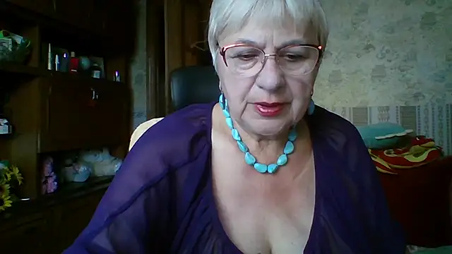 Snapshot of SweetCherry27 chatting on July 11, 5:41 am SweetCherry27 online show from July 11, 5:41 am