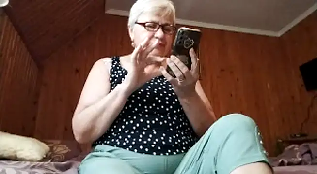 Snapshot of SweetCherry27 chatting on June 26, 3:56 am SweetCherry27 online show from June 26, 3:56 am