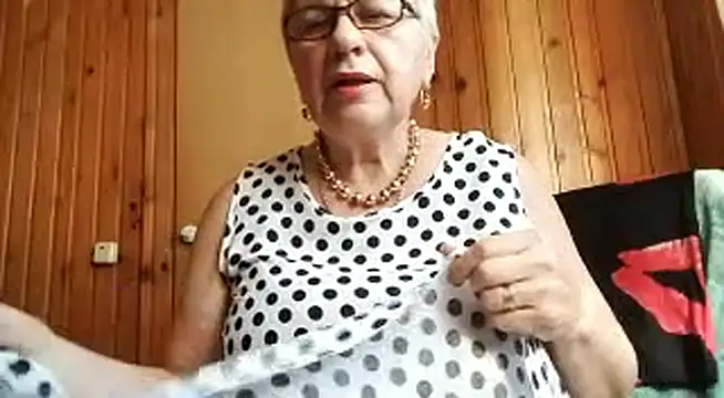 Snapshot of SweetCherry27 chatting on June 21, 5:02 am SweetCherry27 online show from June 21, 5:02 am