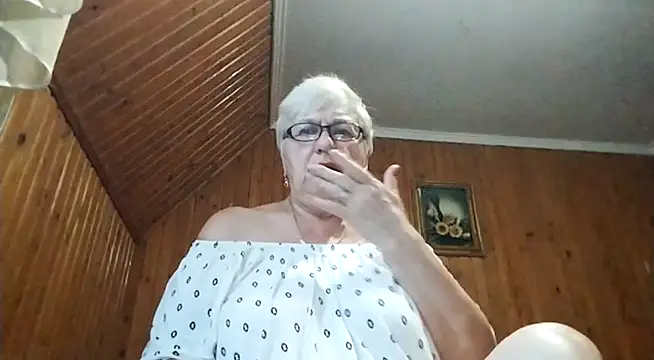 Snapshot of SweetCherry27 chatting on June 30, 2:44 am SweetCherry27 online show from June 30, 2:44 am