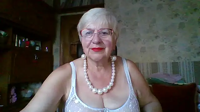 Snapshot of SweetCherry27 chatting on July 9, 4:35 am SweetCherry27 online show from July 9, 4:35 am