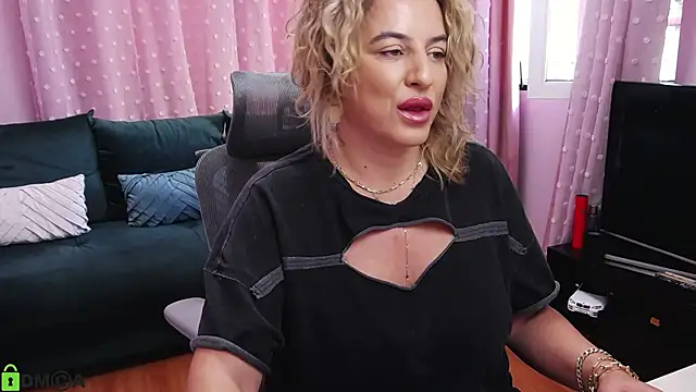 Snapshot of CarrieLoveX chatting on September 22, 5:24 am CarrieLoveX online show from September 22, 5:24 am
