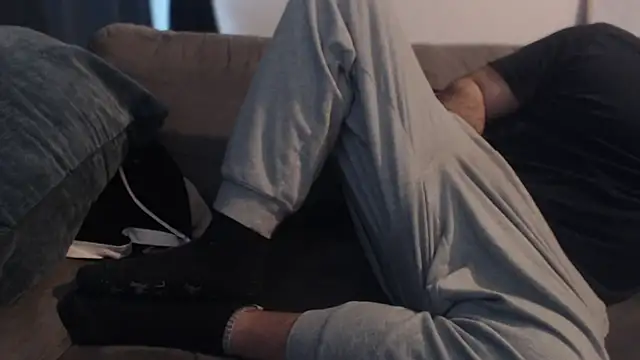 hugemachohandsome online show from January 15, 9:34 am