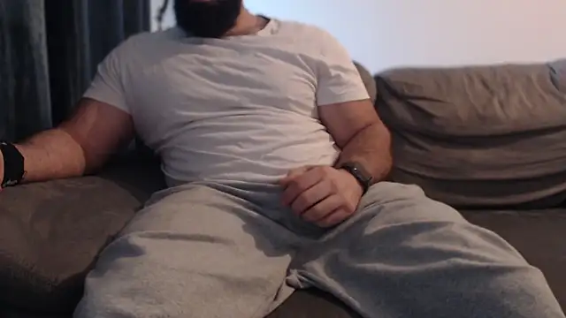 hugemachohandsome online show from November 30, 9:32 am